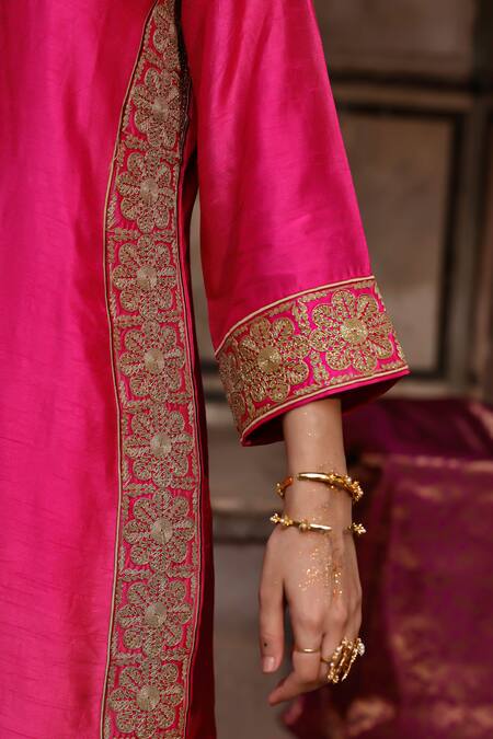 Charu Makkar_Pink Organza Embroidery, Zari V-neck Shehnaaz Kurta Set _at_Aza_Fashions