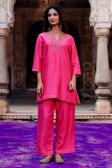 Buy_Charu Makkar_Pink Silk, Organza Embroidery, Gota Patti Split V-neck Babli Kurta Set _Online_at_Aza_Fashions