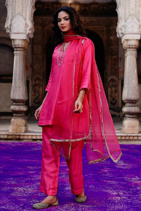 Charu Makkar_Pink Silk, Organza Embroidery, Gota Patti Split V-neck Babli Kurta Set _at_Aza_Fashions