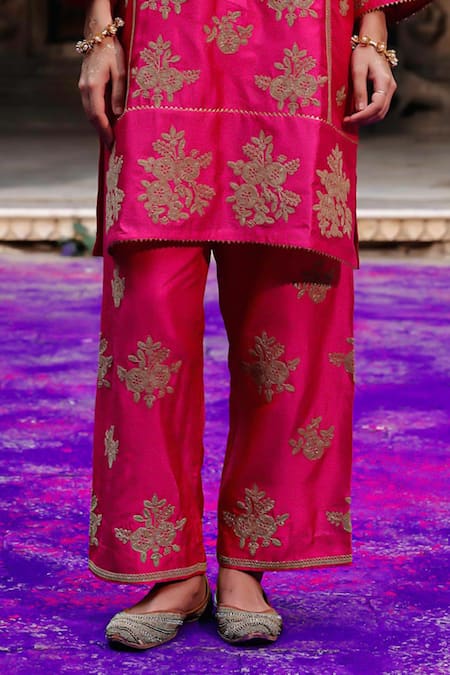 Charu Makkar_Pink Silk, Organza Embroidery, Metallic Thread, Zari Round Neck Rajjo Kurta Set _Online_at_Aza_Fashions