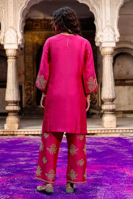 Charu Makkar Rajjo Embroidered Kurta Set 