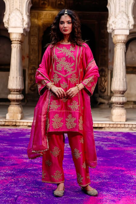 Shop_Charu Makkar_Pink Silk, Organza Embroidery, Metallic Thread, Zari Round Neck Rajjo Kurta Set _Online_at_Aza_Fashions