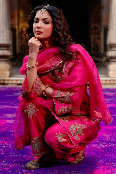 Buy_Charu Makkar_Pink Silk, Organza Embroidery, Metallic Thread, Zari Round Neck Rajjo Kurta Set 