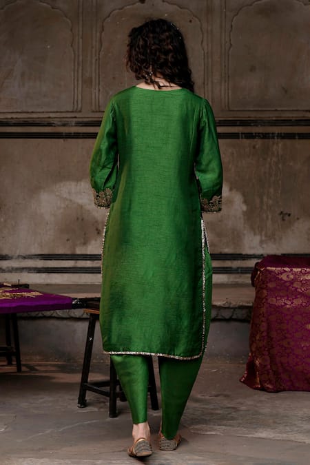 Charu Makkar Kirat Embroidered Kurta Set 