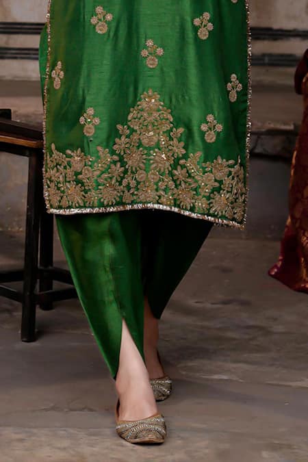 Buy_Charu Makkar_Green Silk, Shantoon, Organza Embroidery, Zari Split V-neck Kirat Kurta Set _Online_at_Aza_Fashions