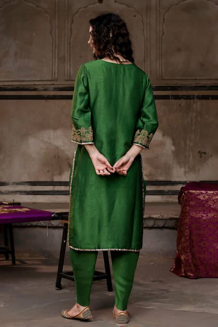 Shop_Charu Makkar_Green Silk, Shantoon, Organza Embroidery, Zari Split V-neck Kirat Kurta Set _Online_at_Aza_Fashions
