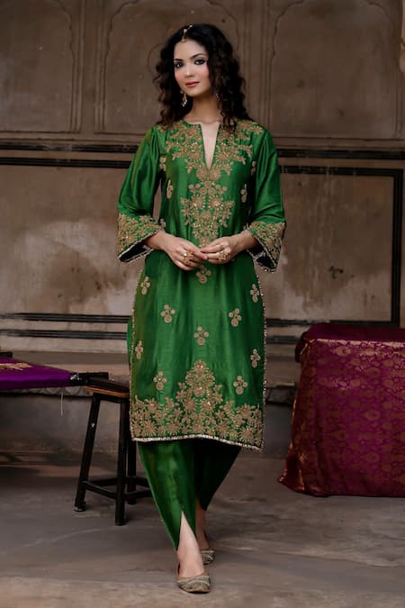 Charu Makkar_Green Silk, Shantoon, Organza Embroidery, Zari Split V-neck Kirat Kurta Set _at_Aza_Fashions
