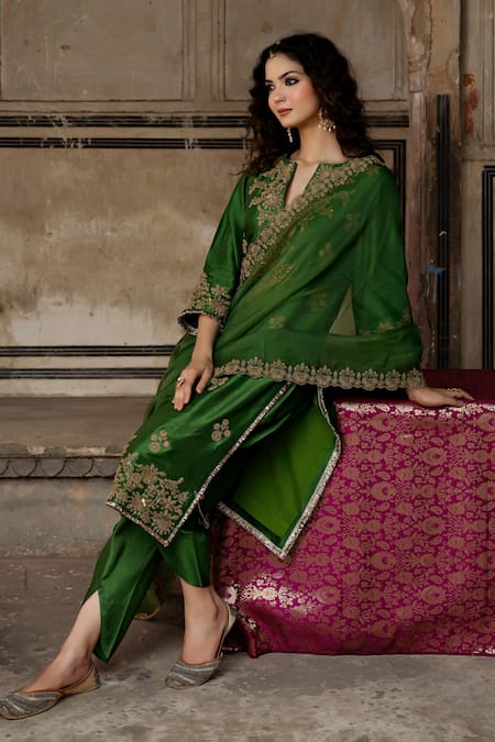 Shop_Charu Makkar_Green Silk, Shantoon, Organza Embroidery, Zari Split V-neck Kirat Kurta Set 