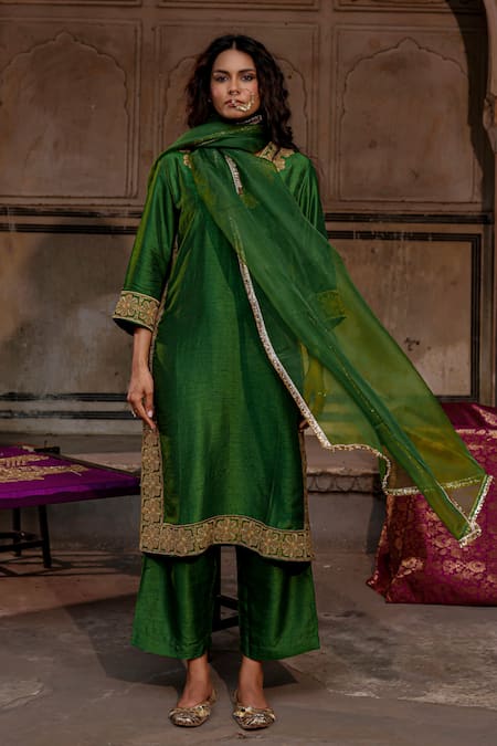 Charu Makkar Farnaz Embroidered Kurta Set 