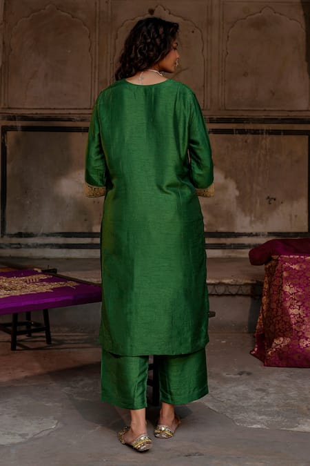 Charu Makkar Farnaz Embroidered Kurta Set 