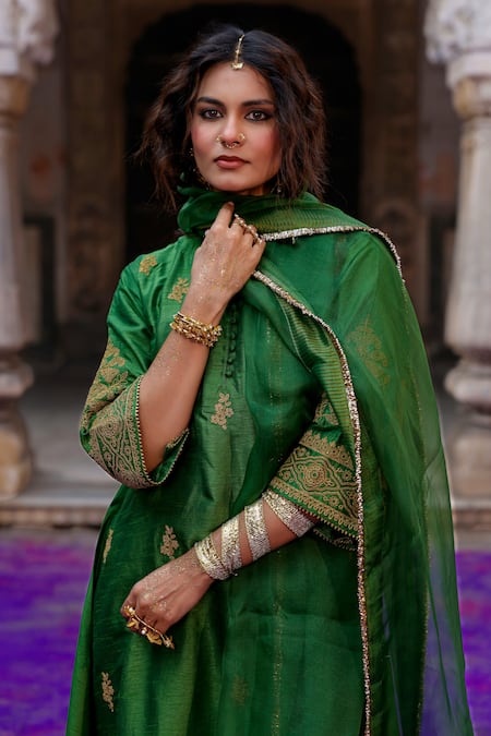 Buy_Charu Makkar_Green Silk, Organza Embroidery, Zari, Lace Round Neck Swara Kurta Set _Online_at_Aza_Fashions