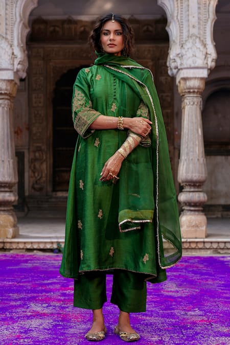 Shop_Charu Makkar_Green Silk, Organza Embroidery, Zari, Lace Round Neck Swara Kurta Set _Online_at_Aza_Fashions