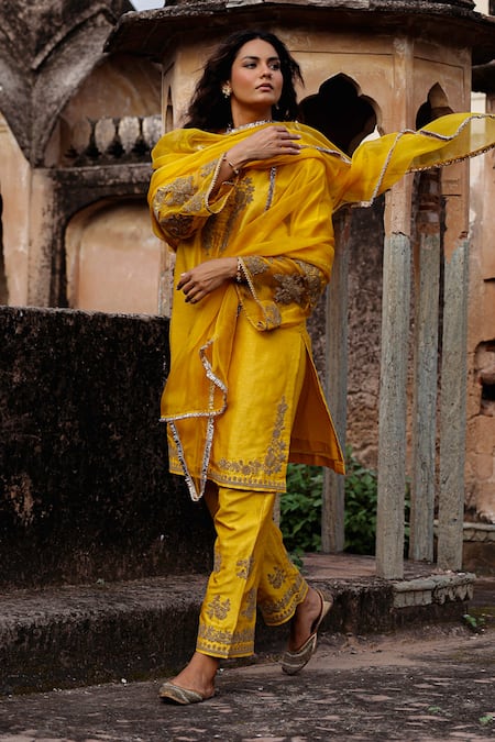 Charu Makkar Sajal Embroidered Kurta Set 