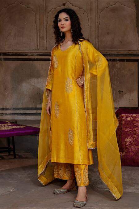 Buy_Charu Makkar_Mustard Silk, Organza Embroidery, Zari V-neck Rubina Kurta Set _Online_at_Aza_Fashions