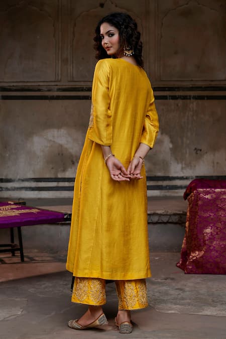 Charu Makkar Rubina Embroidered Kurta Set 