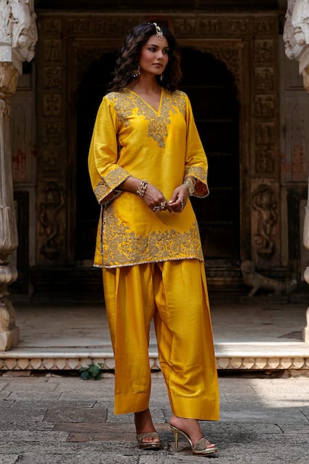 Buy_Charu Makkar_Mustard Silk, Organza Embroidery, Zari, Gota Patti V-neck Harnoor Kurta Set _Online_at_Aza_Fashions