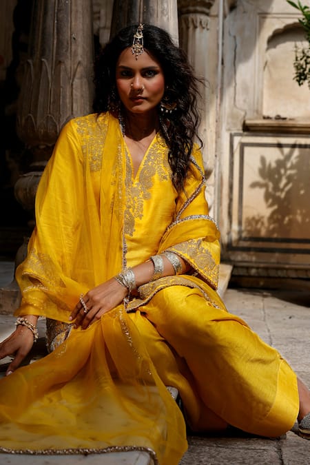 Shop_Charu Makkar_Mustard Silk, Organza Embroidery, Zari, Gota Patti V-neck Harnoor Kurta Set _Online_at_Aza_Fashions