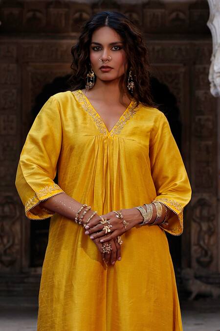 Charu Makkar_Mustard Silk, Shantoon, Organza Embroidery, Zari V-neck Wamiqa Kurta Set _Online_at_Aza_Fashions