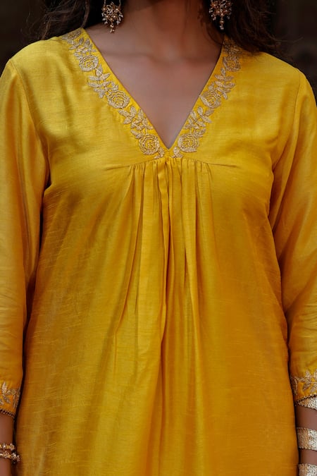 Shop_Charu Makkar_Mustard Silk, Shantoon, Organza Embroidery, Zari V-neck Wamiqa Kurta Set _Online_at_Aza_Fashions
