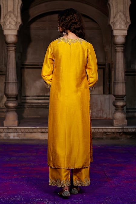 Charu Makkar Juhika Embroidered Kurta Set 