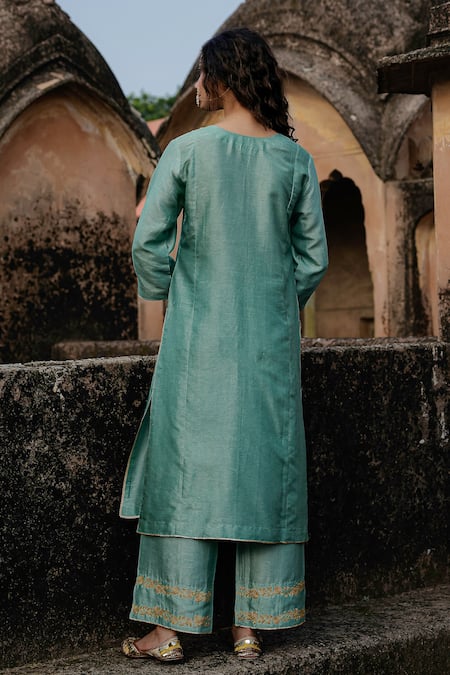 Charu Makkar Prabh Embroidered Kurta Set 