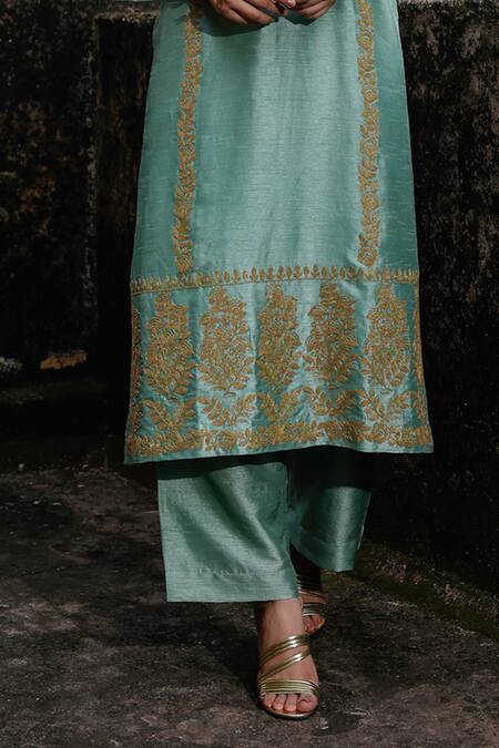 Charu Makkar_Green Silk, Organza Embroidery, Lace, Zari Round Neck Alizeh Kurta Set _Online_at_Aza_Fashions