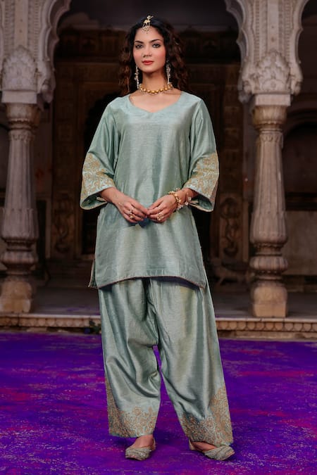 Charu Makkar Amolika Embroidered Kurta Set 