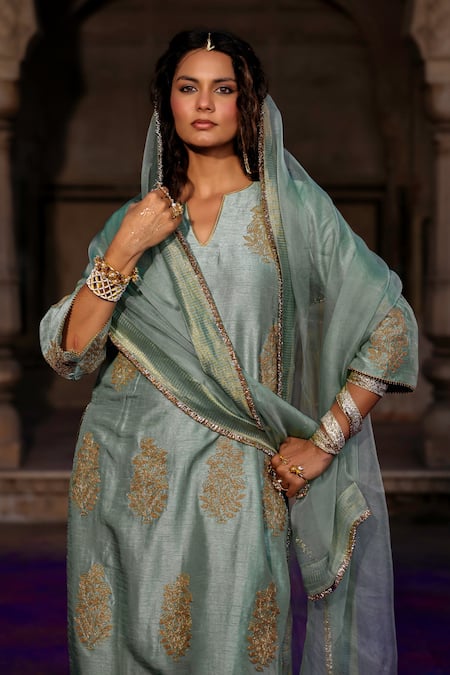 Buy_Charu Makkar_Green Silk, Organza Embroidery, Zari V-neck Mahika Kurta Set _Online_at_Aza_Fashions