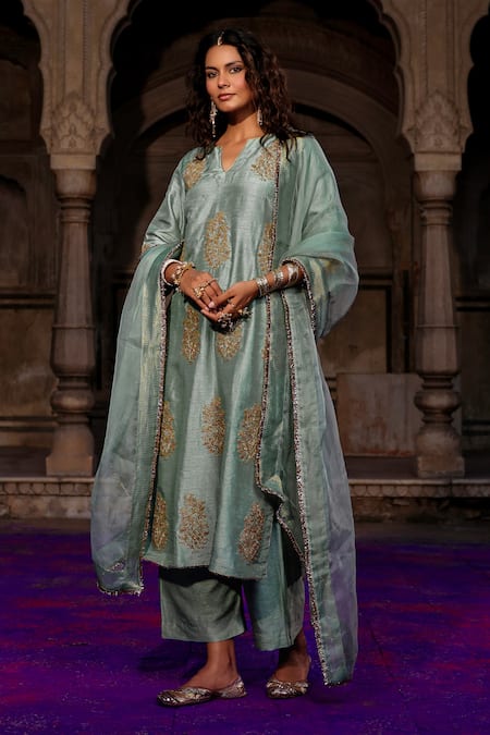 Charu Makkar_Green Silk, Organza Embroidery, Zari V-neck Mahika Kurta Set _at_Aza_Fashions
