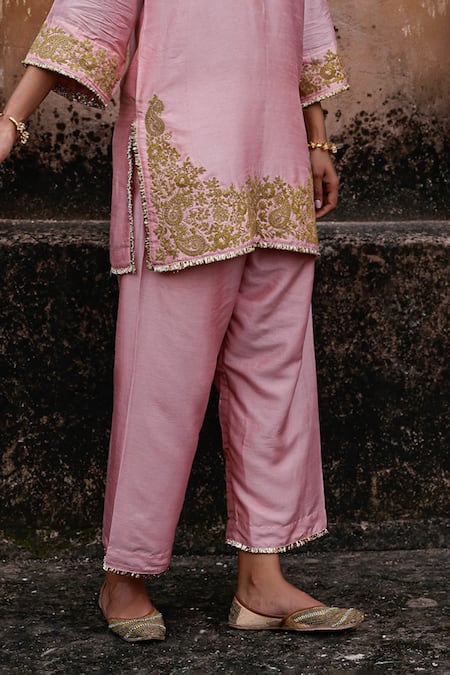 Charu Makkar_Pink Silk, Organza Embroidery V-neck Jasmin Kurta Set _Online_at_Aza_Fashions