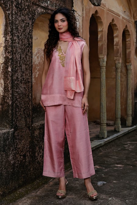 Charu Makkar Rubi Embroidered Kurta Set 