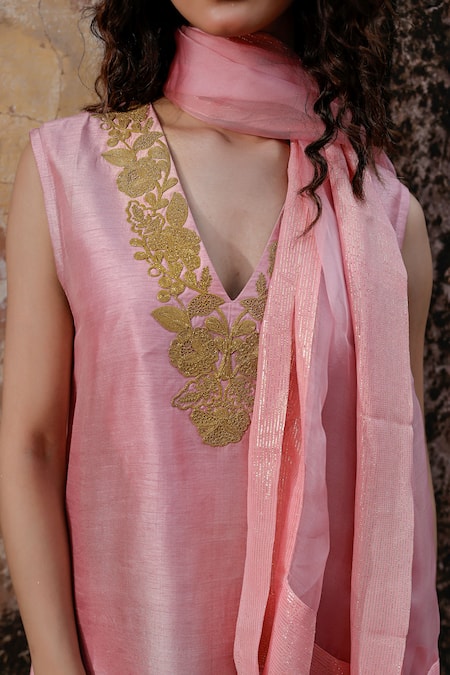 Buy_Charu Makkar_Pink Silk, Organza Embroidery V-neck Rubi Kurta Set 