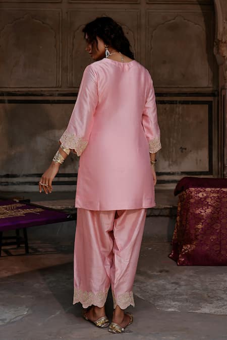 Charu Makkar Aina Embroidered Kurta Set 