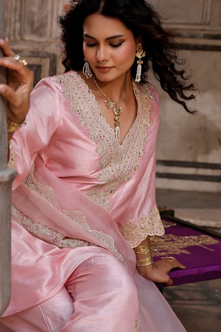 Buy_Charu Makkar_Pink Silk, Organza Embroidery, Zari V-neck Aina Kurta Set 