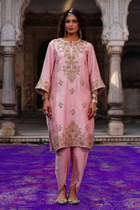 Charu Makkar_Pink Silk, Organza Embroidery Split V-neck Kubra Kurta Set _at_Aza_Fashions