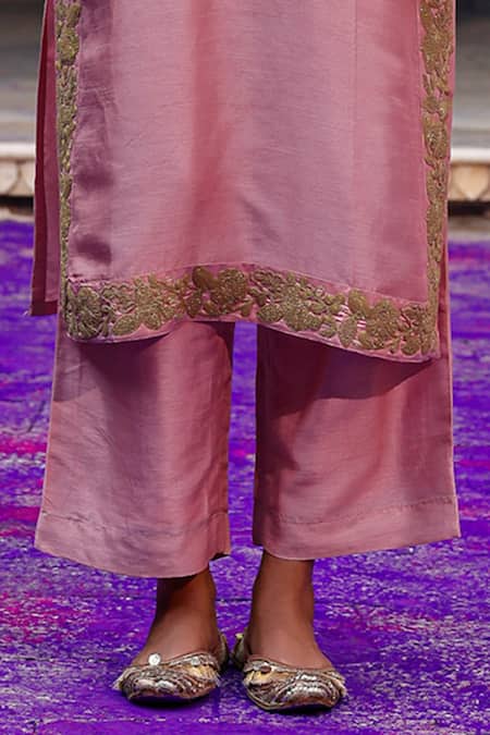 Charu Makkar_Pink Silk Embroidery, Metallic Thread V-neck Lavanya Kaftan Kurta Set _Online_at_Aza_Fashions