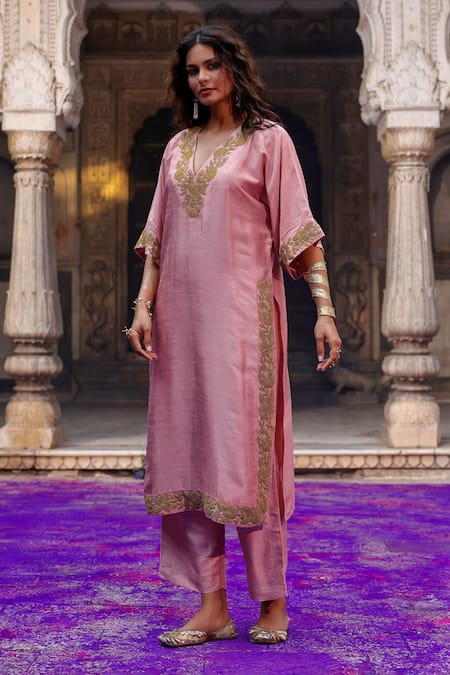 Buy_Charu Makkar_Pink Silk Embroidery, Metallic Thread V-neck Lavanya Kaftan Kurta Set 
