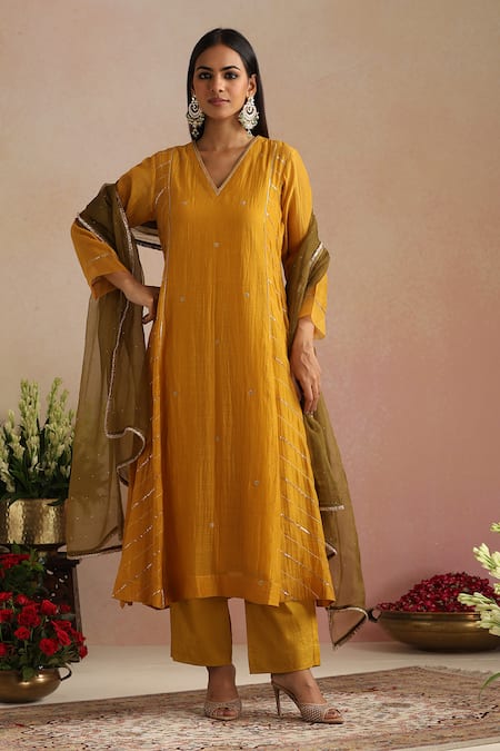 Trendy Tokari Chanderi Hand Embroidered Kurta Set 