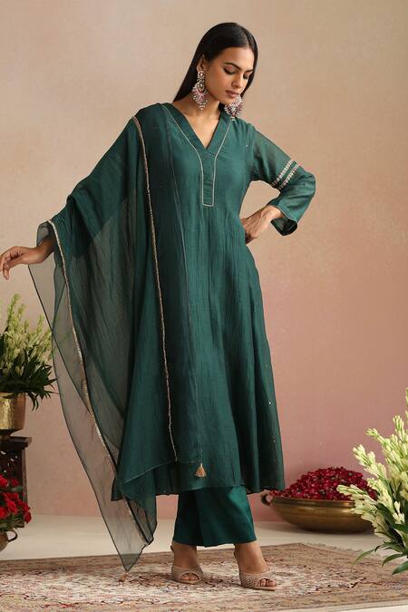 Buy_Trendy Tokari_Green Chanderi Silk, Cotton, Organza Embroidery Split V-neck Hand Kurta Set 