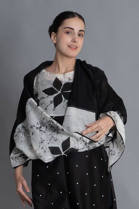 Shop Khat Black Chanderi Silk Embroidery Round Neck Printed Kurta Set Online at Aza Fashions Shop_Khat_Black Chanderi Silk Embroidery Round Neck Printed Kurta Set _Online_at_Aza_Fashions