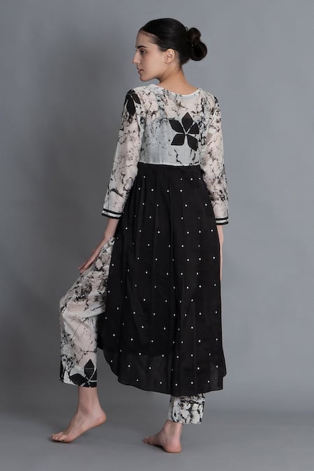 Shop Khat Black Chanderi Silk Round Neck Textured Print Kurta And Pant Set at Aza Fashions Shop_Khat_Black Chanderi Silk Round Neck Textured Print Kurta And Pant Set _at_Aza_Fashions