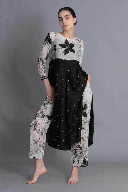 Khat Black Chanderi Silk Round Neck Textured Print Kurta And Pant Set at Aza Fashions Khat_Black Chanderi Silk Round Neck Textured Print Kurta And Pant Set _at_Aza_Fashions