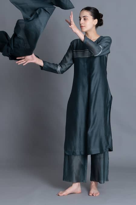 Khat Black Chanderi Silk Embroidery Round Neck Floral Pleated Kurta And Pant Set at Aza Fashions Khat_Black Chanderi Silk Embroidery Round Neck Floral Pleated Kurta And Pant Set _at_Aza_Fashions