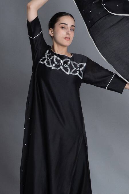Buy Khat Black Chanderi Silk Embroidery, Piping Round Neck Floral Pleated Kurta Set Online at Aza Fashions Buy_Khat_Black Chanderi Silk Embroidery, Piping Round Neck Floral Pleated Kurta Set _Online_at_Aza_Fashions