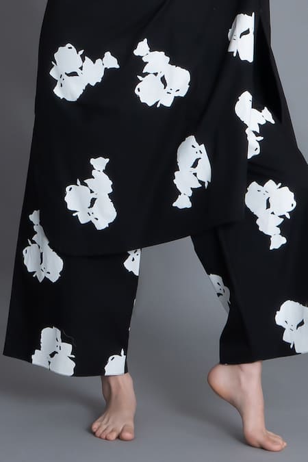 Khat Black Poplin, Cotton Collared Floral Printed Kurta And Pant Set Online at Aza Fashions Khat_Black Poplin, Cotton Collared Floral Printed Kurta And Pant Set _Online_at_Aza_Fashions