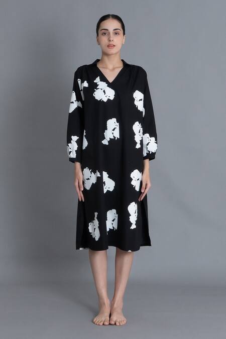 Buy Khat Black Poplin, Cotton Split V-neck, Collared Floral Print Tunic Online at Aza Fashions Buy_Khat_Black Poplin, Cotton Split V-neck, Collared Floral Print Tunic _Online_at_Aza_Fashions