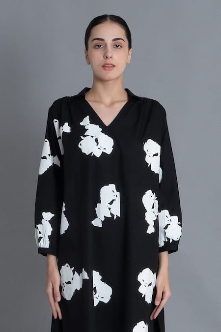 Shop Khat Black Poplin, Cotton Split V-neck, Collared Floral Print Tunic Online at Aza Fashions Shop_Khat_Black Poplin, Cotton Split V-neck, Collared Floral Print Tunic _Online_at_Aza_Fashions