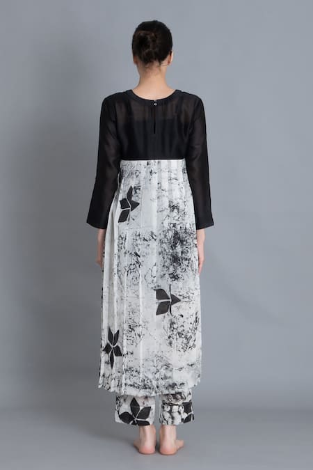 Shop Khat Black Chanderi Silk Round Neck Textured Pleated Kurta And Pant Set at Aza Fashions Shop_Khat_Black Chanderi Silk Round Neck Textured Pleated Kurta And Pant Set _at_Aza_Fashions