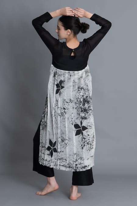 Shop Khat Black Chanderi Silk Round Neck Textured Pleated Kurta And Pant Set at Aza Fashions Shop_Khat_Black Chanderi Silk Round Neck Textured Pleated Kurta And Pant Set _at_Aza_Fashions