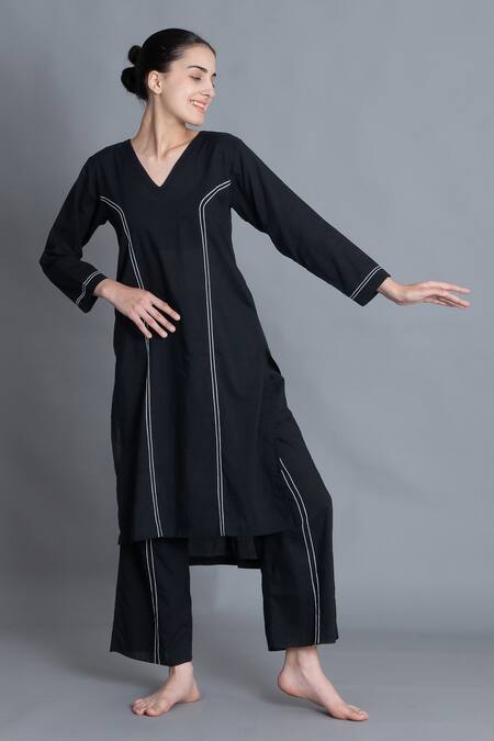 Shop Khat Black Handloom Cotton Embroidery V-neck Noir Kurta And Pant Set Online at Aza Fashions Shop_Khat_Black Handloom Cotton Embroidery V-neck Noir Kurta And Pant Set _Online_at_Aza_Fashions